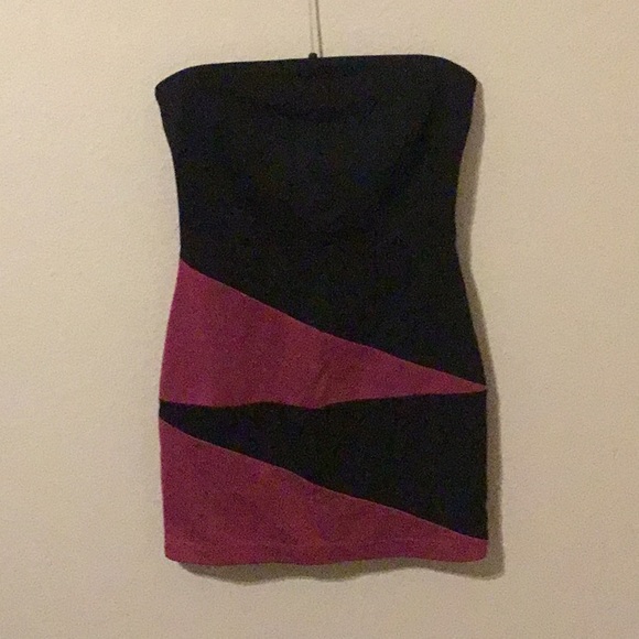 Forever 21 Dresses & Skirts - Pink and black strapless dress.